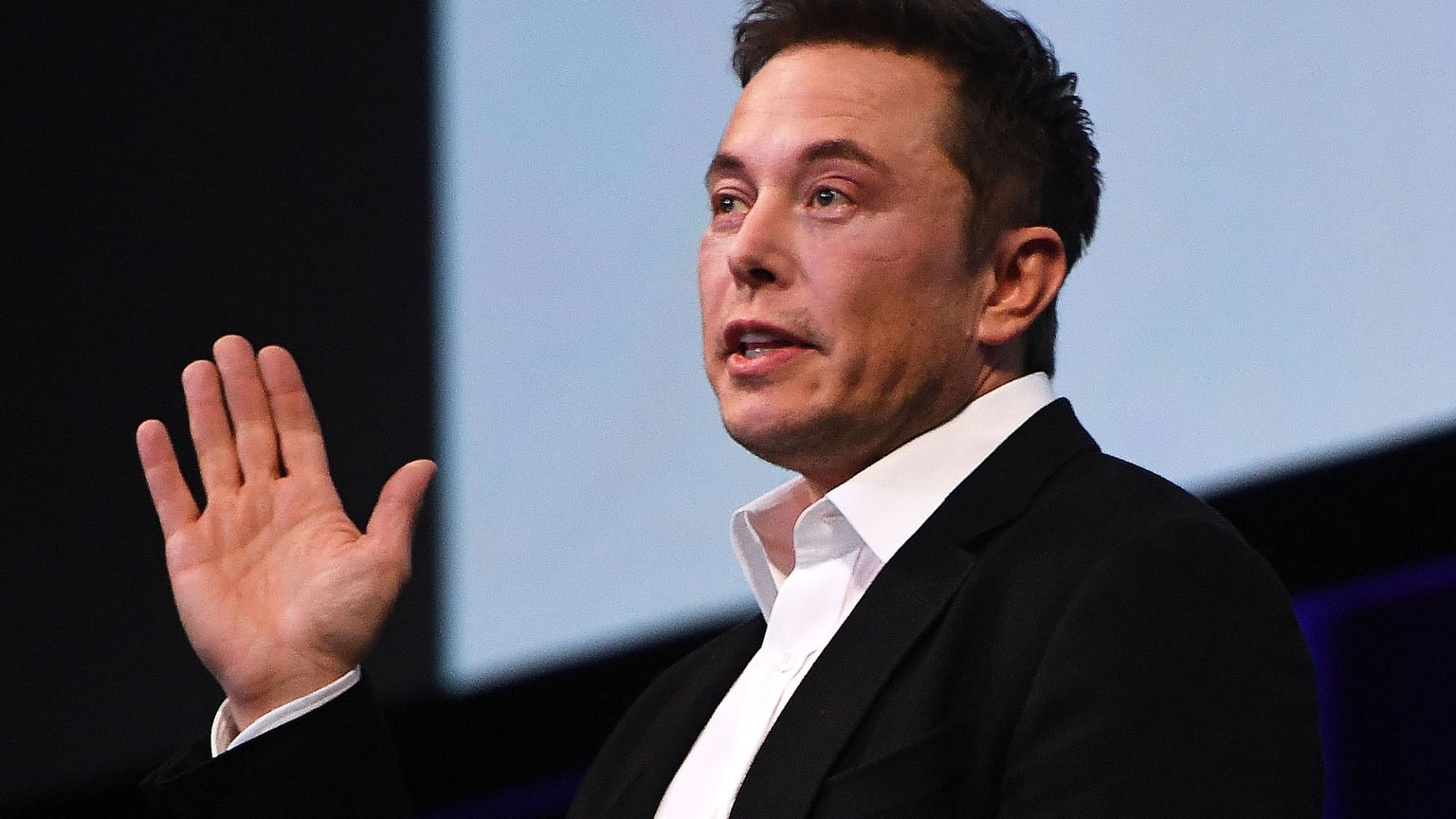 Musk co-founds Zip2 with brother Kimbal