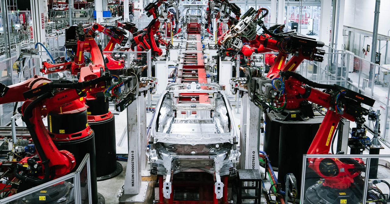 Musk reopens Fremont factory in defiance of county COVID order