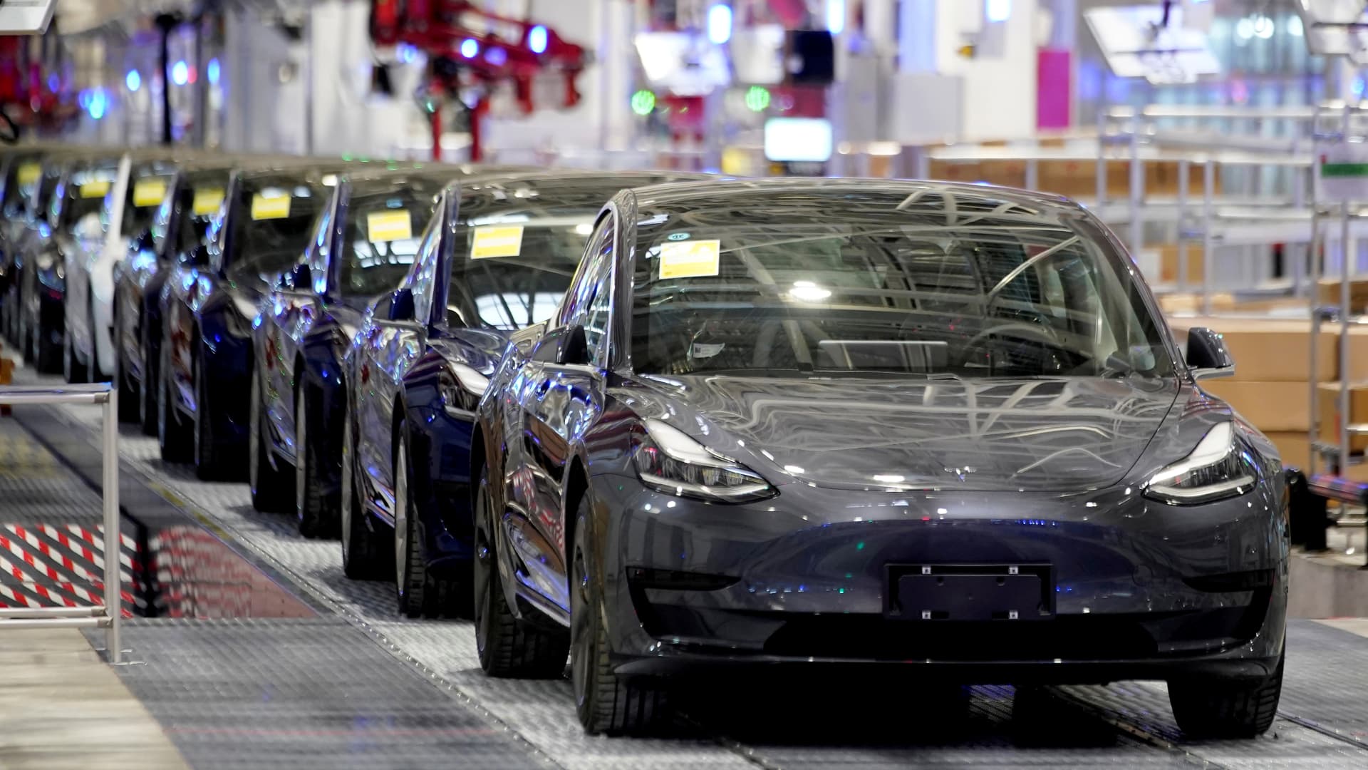 Tesla recalls about 475,000 cars over camera and trunk defects