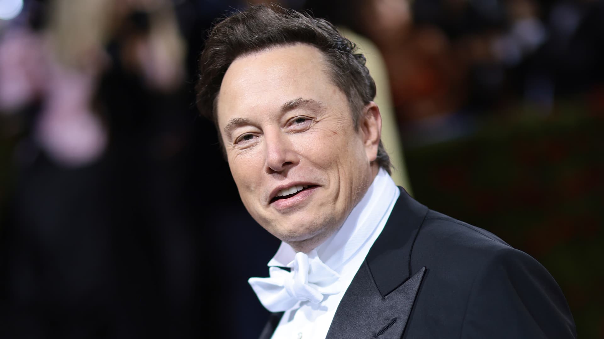 Musk sells $6.9 billion of Tesla stock ahead of Twitter trial