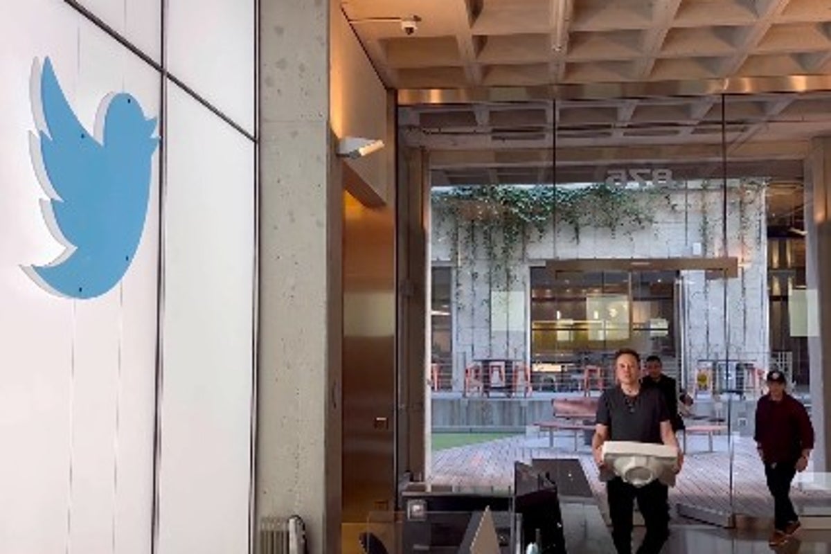 Musk carries a sink into Twitter HQ: 'let that sink in'