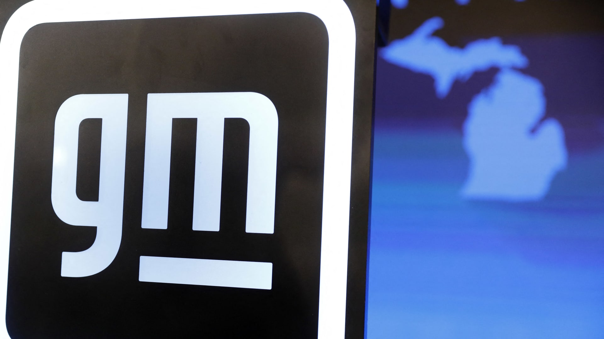 General Motors and other advertisers pause Twitter ads after takeover