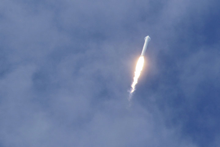 Falcon 9 reaches orbit on maiden flight