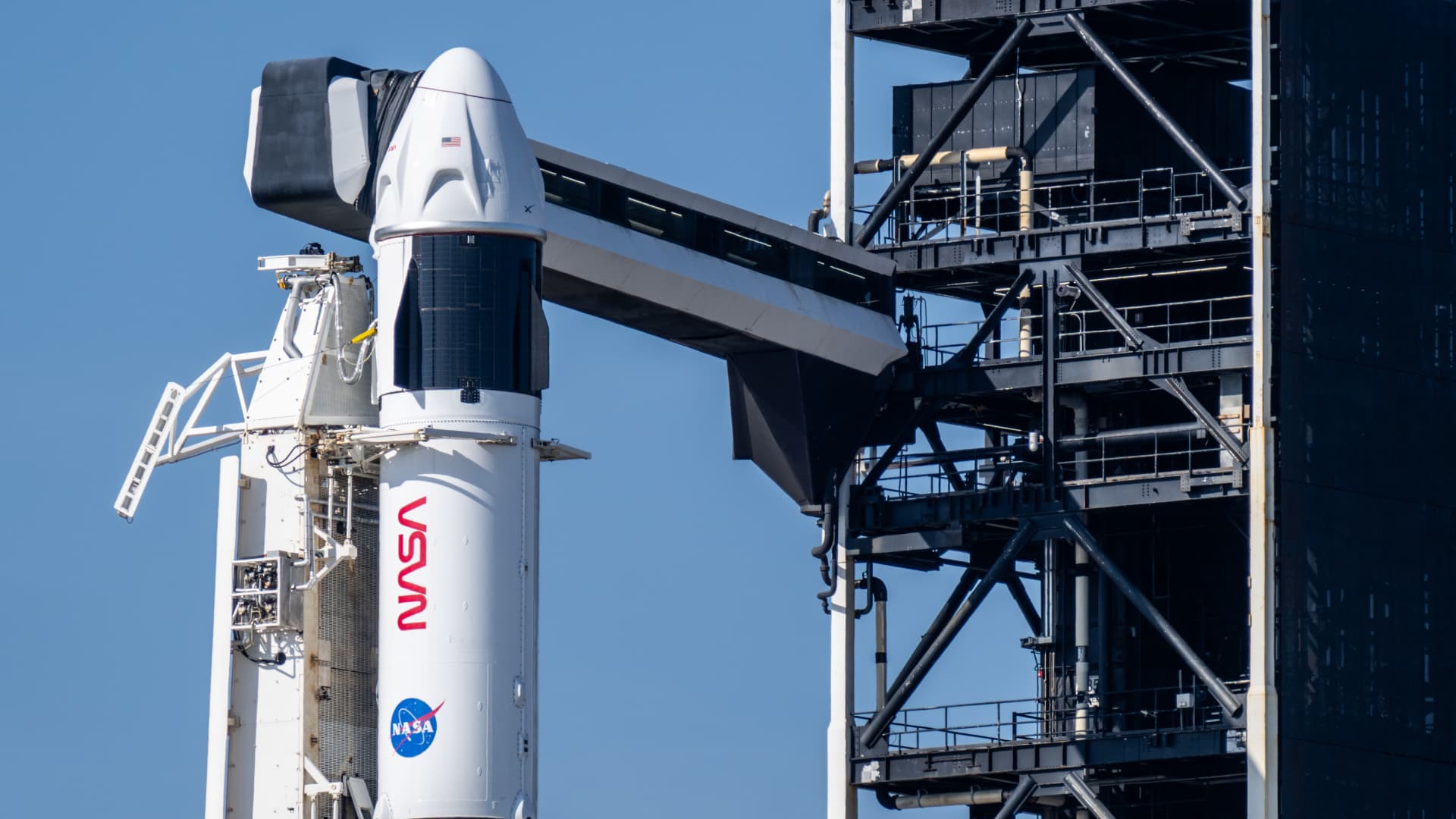 Trump threatens Musk's contracts; Musk briefly says SpaceX will retire Dragon
