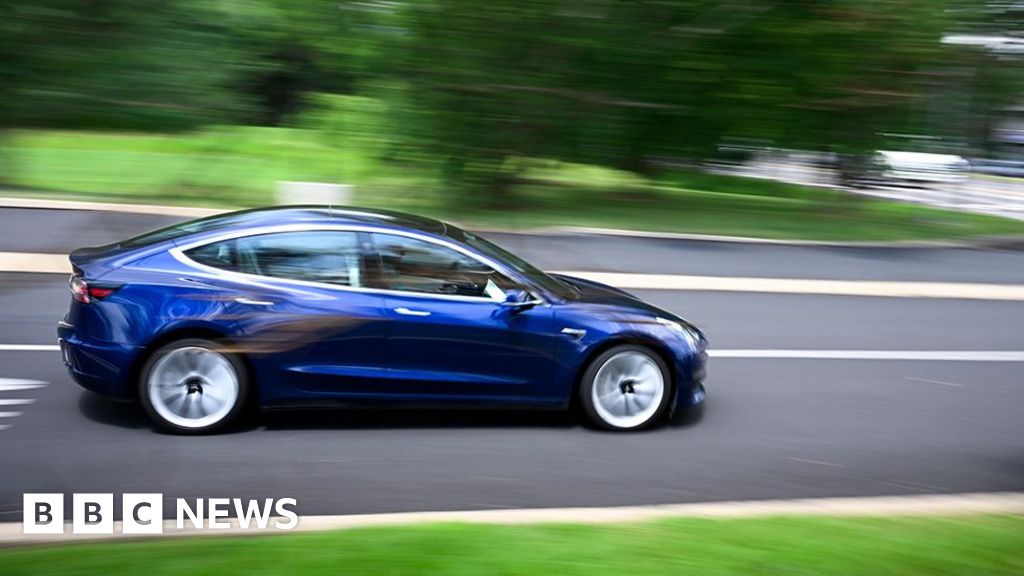 NHTSA opens probe of FSD running red lights in 2.9M Teslas