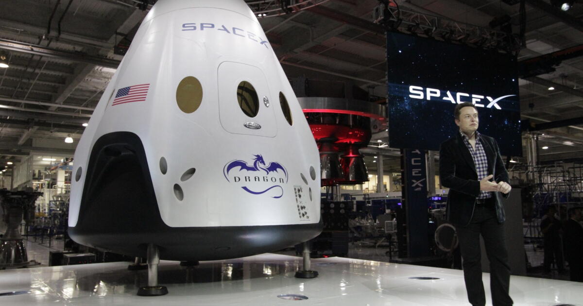 SpaceX unveils crewed Dragon spacecraft