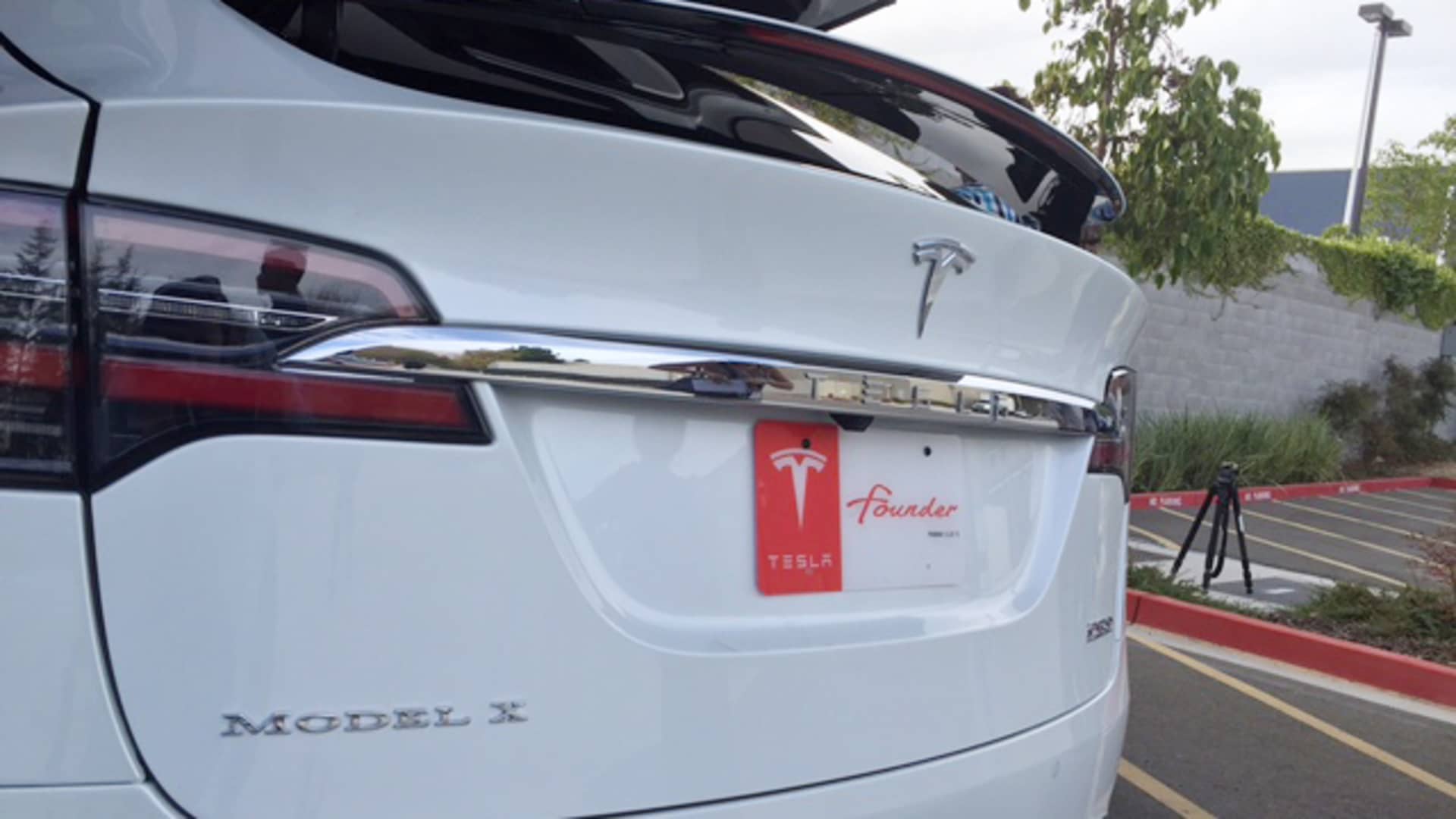 Tesla launches Model X SUV