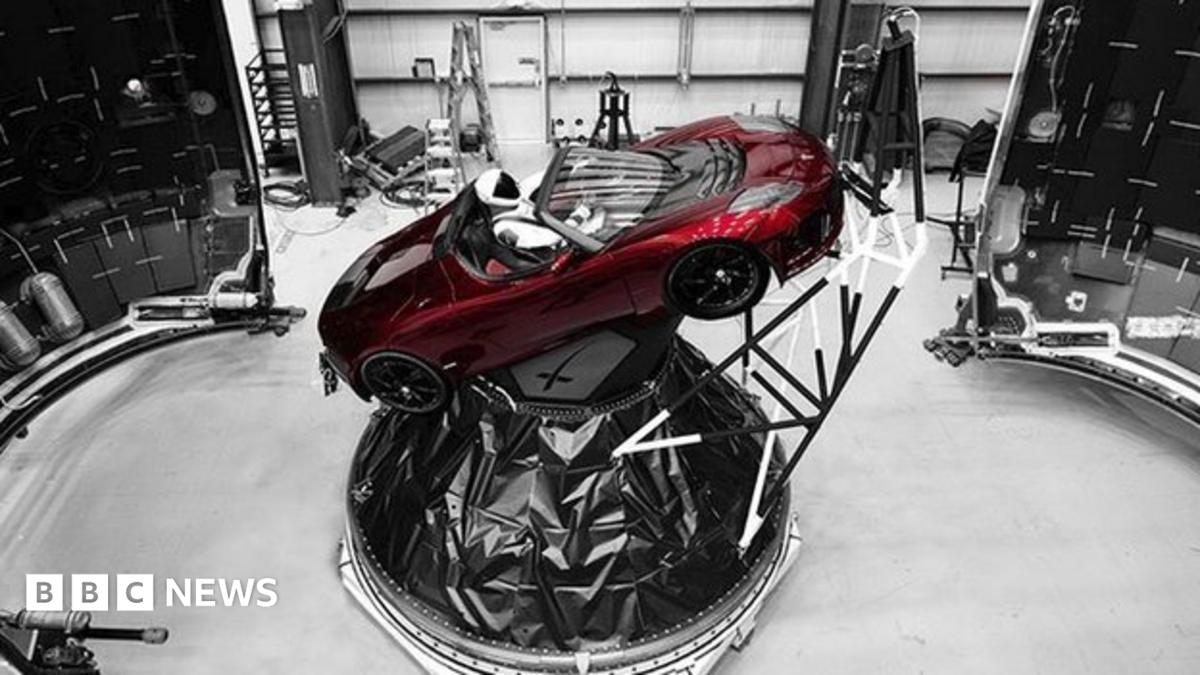 Falcon Heavy debuts, launching Musk's Roadster toward Mars orbit