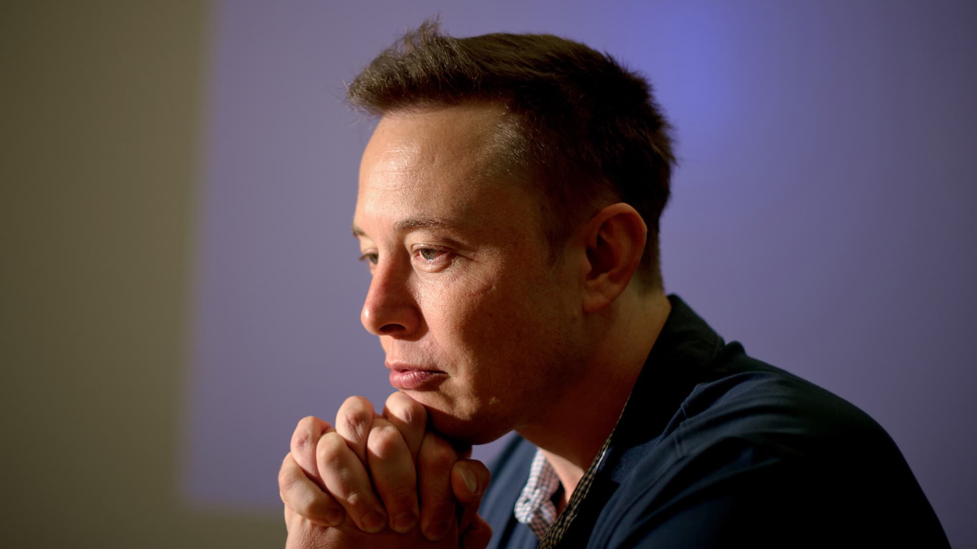 Musk dismisses analysts' 'boring, bonehead questions'